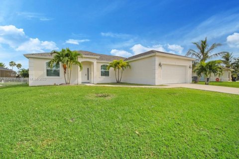 Villa ou maison à vendre à Port St. Lucie, Floride: 4 chambres, 184.78 m2 № 1954145 - photo 1