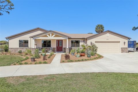 Villa ou maison à vendre à Tavares, Floride: 3 chambres, 260.31 m2 № 1531754 - photo 1