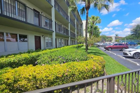 Condominio en venta en Pembroke Pines, Florida, 1 dormitorio, 75.34 m2 № 2147346 - foto 2