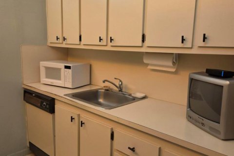 Condominio en venta en Pembroke Pines, Florida, 1 dormitorio, 75.34 m2 № 2147346 - foto 16