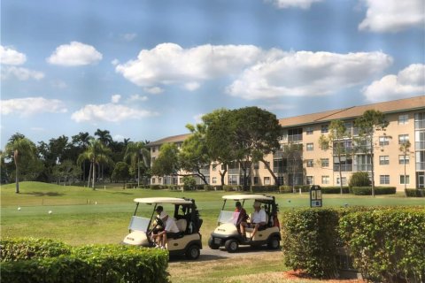 Condominio en venta en Pembroke Pines, Florida, 1 dormitorio, 75.34 m2 № 2147346 - foto 29