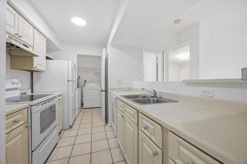 Condo in Kissimmee, Florida, 2 bedrooms  № 2238559 - photo 2