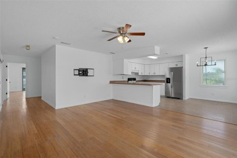 Touwnhouse à louer à Port Richey, Floride: 2 chambres, 126.72 m2 № 2095179 - photo 11