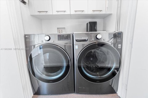 Condominio en venta en Miami, Florida, 3 dormitorios, 191.84 m2 № 2026206 - foto 20