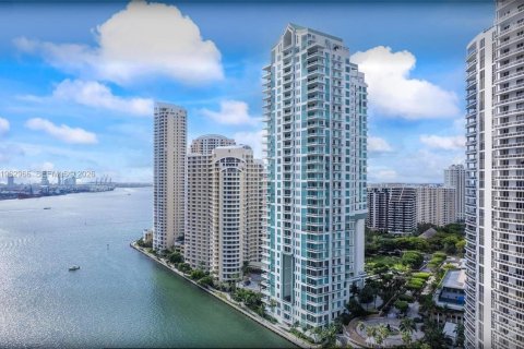 Condominio en Miami, Florida, 3 dormitorios № 2026206