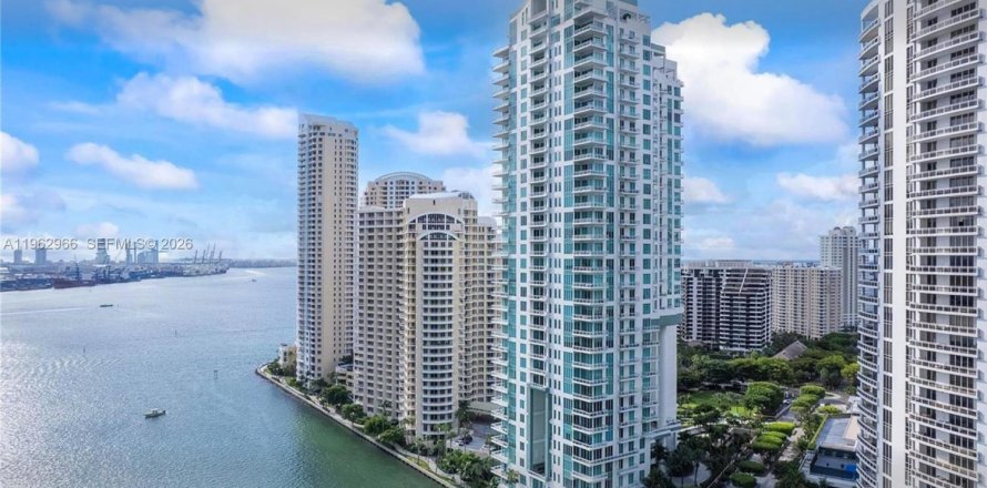 Condominio en Miami, Florida, 3 dormitorios  № 2026206