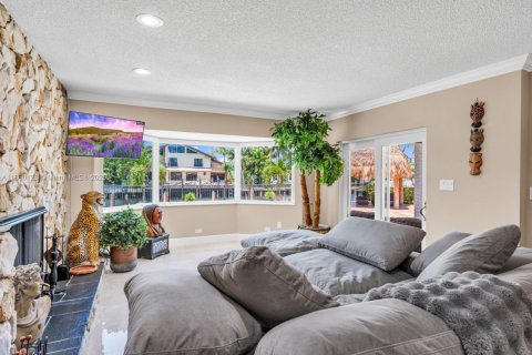 Casa en venta en Hallandale Beach, Florida, 5 dormitorios, 345.41 m2 № 1886641 - foto 18