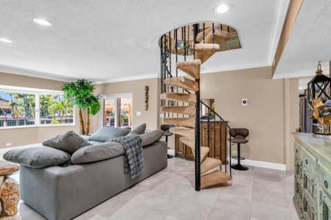 Casa en venta en Hallandale Beach, Florida, 5 dormitorios, 345.41 m2 № 1886641 - foto 17