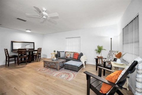 Villa ou maison à vendre à Tarpon Springs, Floride: 3 chambres, 172.05 m2 № 1725464 - photo 8