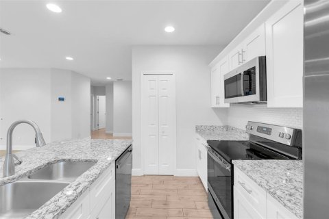 Casa en venta en Deltona, Florida, 4 dormitorios, 149.11 m2 № 2094012 - foto 11