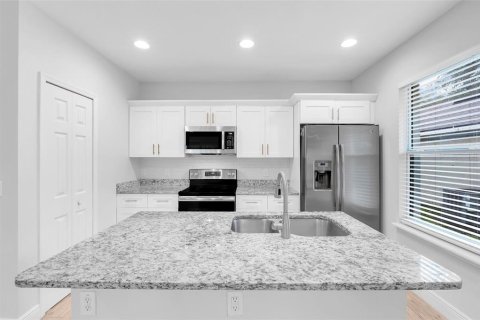 Casa en venta en Deltona, Florida, 4 dormitorios, 149.11 m2 № 2094012 - foto 12
