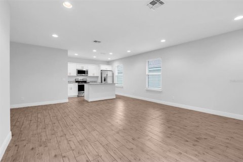 Casa en venta en Deltona, Florida, 4 dormitorios, 149.11 m2 № 2094012 - foto 9
