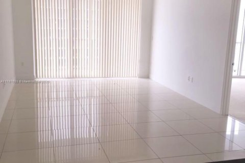 Condo in Miami, Florida, 1 bedroom  № 1920755 - photo 4