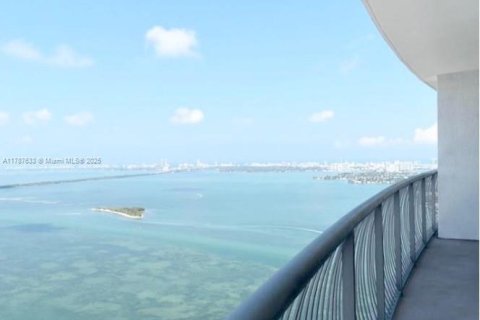 Condo in Miami, Florida, 1 bedroom  № 1920755 - photo 1