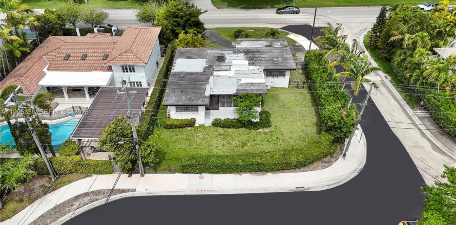 Land in Miami, Florida № 2060242