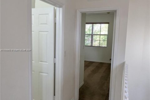 Townhouse in Miami, Florida 4 bedrooms, 190.45 sq.m. № 1939774 - photo 27