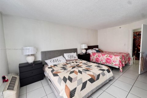 Condo in Miami, Florida, 1 bedroom  № 1845706 - photo 6