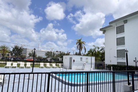 Condominio en venta en Miami, Florida, 1 dormitorio, 71.53 m2 № 1845706 - foto 16