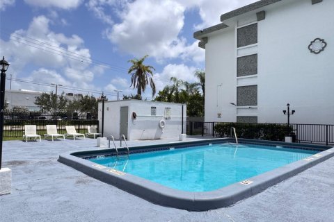 Купить кондоминиум в Майами, Флорида 1 спальня, 71.53м2, № 1845706 - фото 12