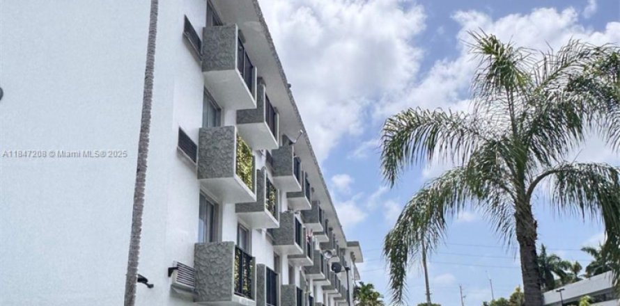 Condo in Miami, Florida, 1 bedroom  № 1845706