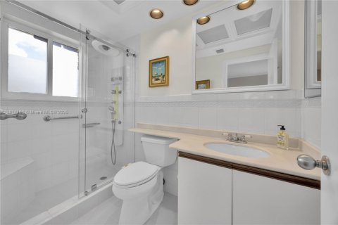 Condo in Coral Gables, Florida, 2 bedrooms № 1963135 - photo 19