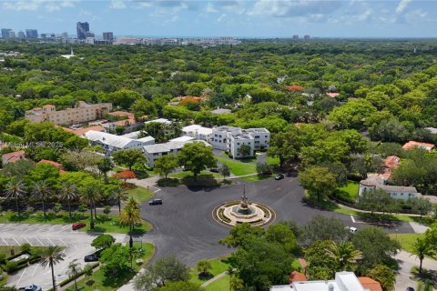 Condo in Coral Gables, Florida, 2 bedrooms № 1963135 - photo 22