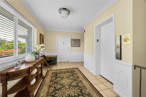 Condo in Coral Gables, Florida, 2 bedrooms № 1963135 - photo 5