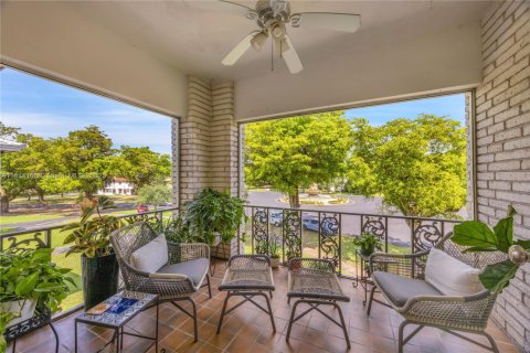 Condo in Coral Gables, Florida, 2 bedrooms № 1963135 - photo 4