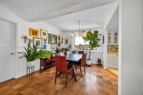 Condo in Coral Gables, Florida, 2 bedrooms № 1963135 - photo 10