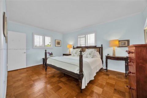 Condo in Coral Gables, Florida, 2 bedrooms № 1963135 - photo 14