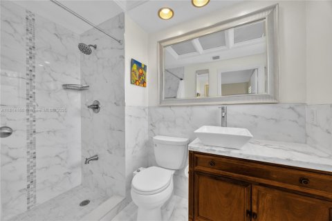 Condo in Coral Gables, Florida, 2 bedrooms № 1963135 - photo 16
