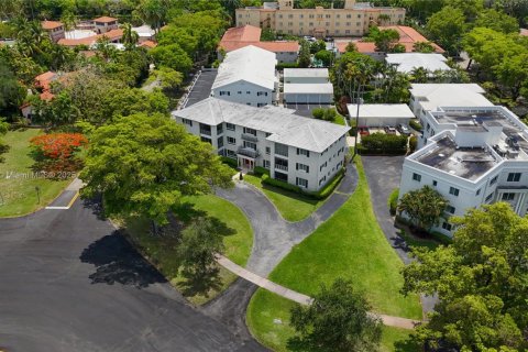 Condo in Coral Gables, Florida, 2 bedrooms № 1963135 - photo 25