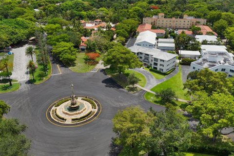 Condo in Coral Gables, Florida, 2 bedrooms № 1963135 - photo 24