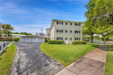 Condo in Coral Gables, Florida, 2 bedrooms № 1963135 - photo 20