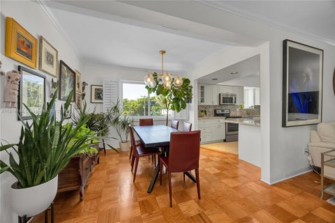 Condo in Coral Gables, Florida, 2 bedrooms № 1963135 - photo 9