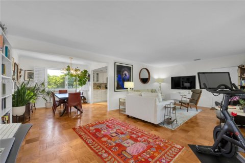 Condo in Coral Gables, Florida, 2 bedrooms № 1963135 - photo 8