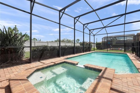Casa en venta en Kissimmee, Florida, 8 dormitorios, 375.42 m2 № 1909629 - foto 22
