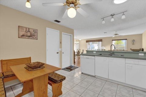 House in The Villages, Florida 2 bedrooms, 104.14 sq.m. № 1509614 - photo 12