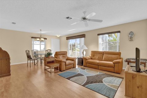 House in The Villages, Florida 2 bedrooms, 104.14 sq.m. № 1509614 - photo 18