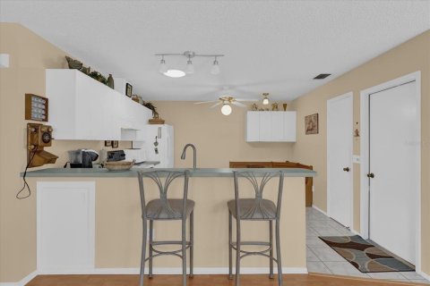 House in The Villages, Florida 2 bedrooms, 104.14 sq.m. № 1509614 - photo 11