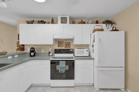 House in The Villages, Florida 2 bedrooms, 104.14 sq.m. № 1509614 - photo 9