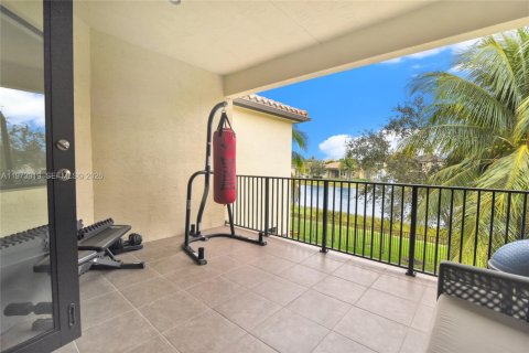 House in Delray Beach, Florida 5 bedrooms, 402.36 sq.m. № 2033533 - photo 21