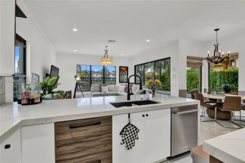 House in Delray Beach, Florida 5 bedrooms, 402.36 sq.m. № 2033533 - photo 14