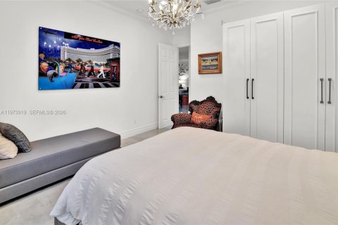 House in Delray Beach, Florida 5 bedrooms, 402.36 sq.m. № 2033533 - photo 16