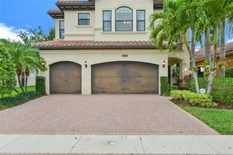 House in Delray Beach, Florida 5 bedrooms, 402.36 sq.m. № 2033533