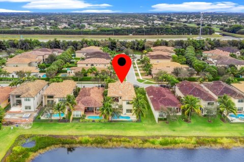 House in Delray Beach, Florida 5 bedrooms, 402.36 sq.m. № 2033533 - photo 4