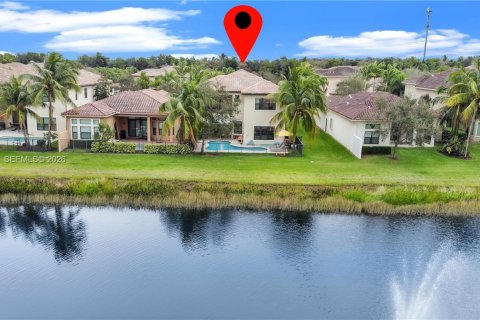 House in Delray Beach, Florida 5 bedrooms, 402.36 sq.m. № 2033533 - photo 5