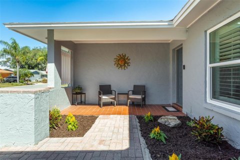 House in Palm Harbor, Florida 3 bedrooms, 153.66 sq.m. № 2422657 - photo 3