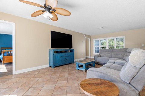 House in Palm Harbor, Florida 3 bedrooms, 153.66 sq.m. № 2422657 - photo 6