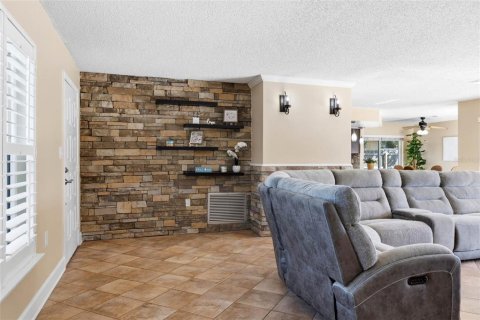 House in Palm Harbor, Florida 3 bedrooms, 153.66 sq.m. № 2422657 - photo 7
